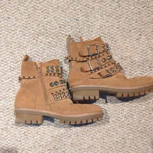 ALDO Kelia Combat Moto Boots Womens 8.5 Tan Buckle Studs Side Zip